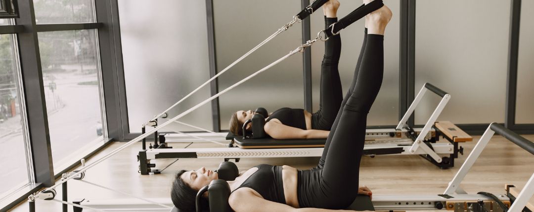 reformer pilates stroj